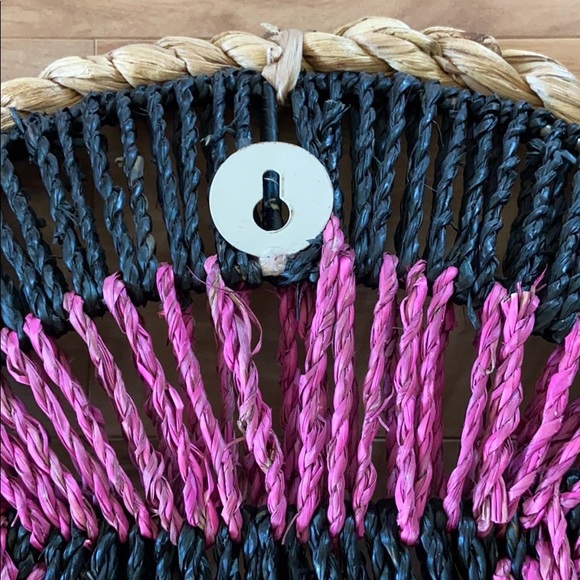 Medium Wicker Boho wall basket decor - Picture 5 of 10